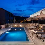 Luxury Alkar With Swimming Pool Ražanj