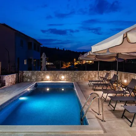 Luxury Alkar With Swimming Pool Ražanj