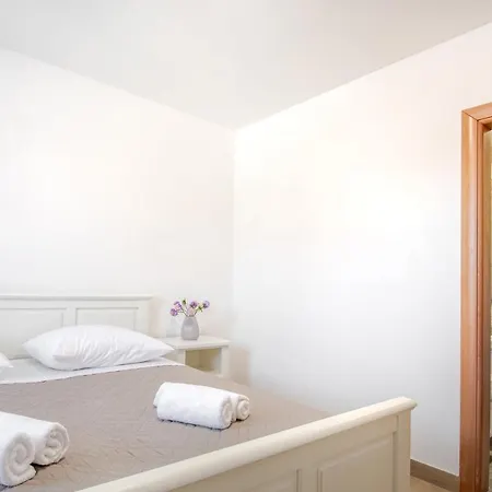 Luxury Alkar With Swimming Pool Ražanj