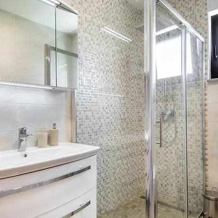 Luxury Alkar With Swimming Pool Razanj