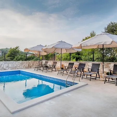 Luxury Alkar With Swimming Pool Apartament
