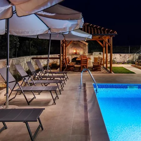 Apartmán Luxury Alkar With Swimming Pool *