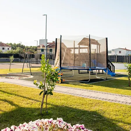 Daire Luxury Alkar With Swimming Pool *