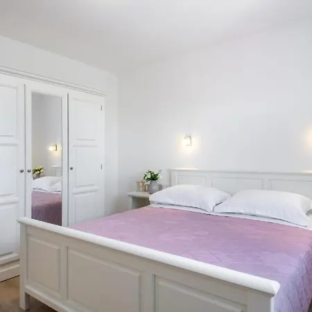 Luxury Alkar With Swimming Pool Apartament