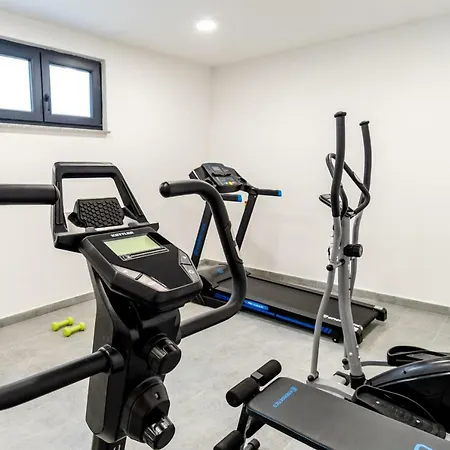 Luxury Alkar With Swimming Pool Ražanj