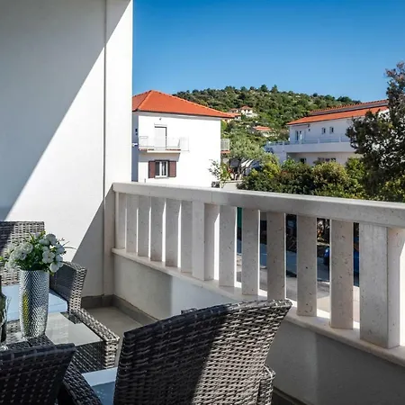 Luxury Alkar With Swimming Pool Razanj