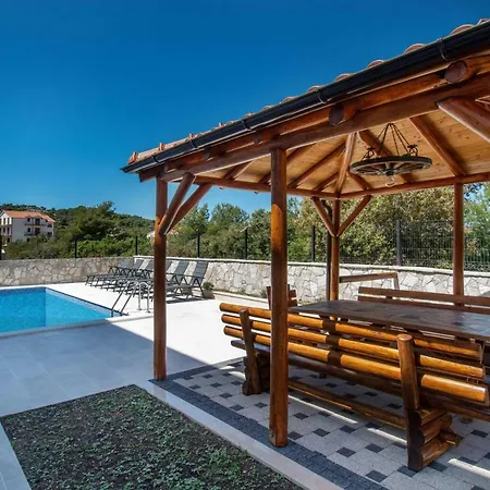 Luxury Alkar With Swimming Pool Apartament *