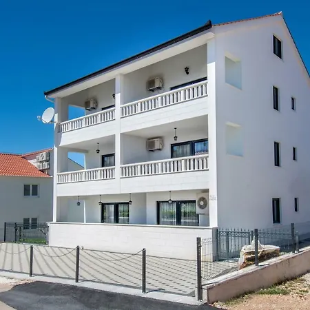 Luxury Alkar With Swimming Pool Razanj