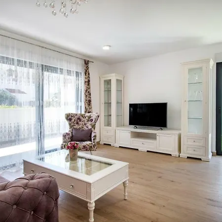 Luxury Alkar With Swimming Pool Apartament