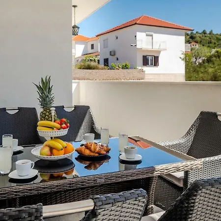 Luxury Alkar With Swimming Pool