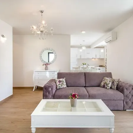 Luxury Alkar With Swimming Pool