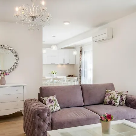 Luxury Alkar With Swimming Pool * Ražanj