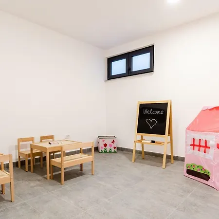 Luxury Alkar With Swimming Pool Apartament