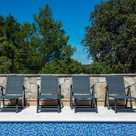 Daire Luxury Alkar With Swimming Pool *