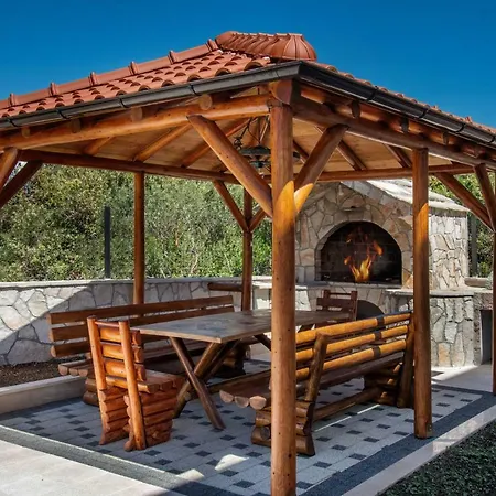 Luxury Alkar With Swimming Pool Appartement *