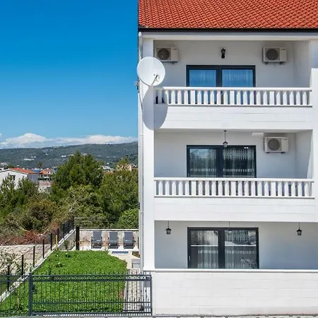 Luxury Alkar With Swimming Pool