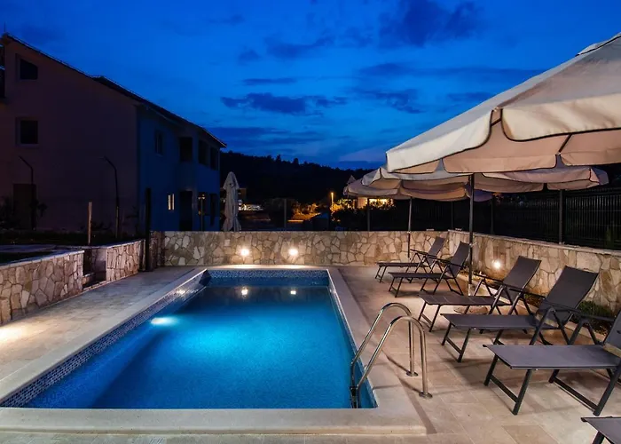 Luxury Alkar With Swimming Pool Ražanj
