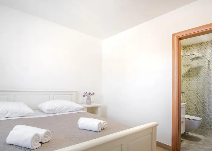 Luxury Alkar With Swimming Pool Ražanj