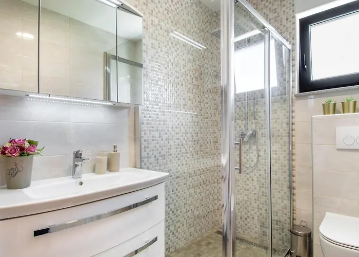 Luxury Alkar With Swimming Pool Ražanj