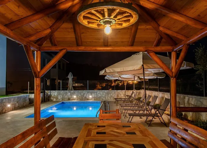 Lägenhet Luxury Alkar With Swimming Pool