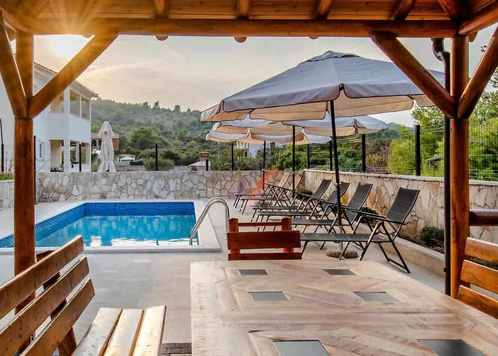 Daire Luxury Alkar With Swimming Pool *