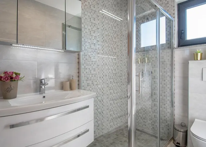 Luxury Alkar With Swimming Pool