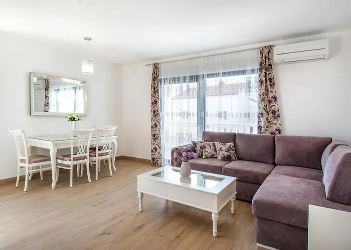 Luxury Alkar With Swimming Pool