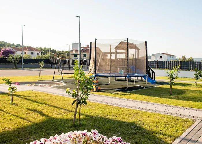 Daire Luxury Alkar With Swimming Pool *