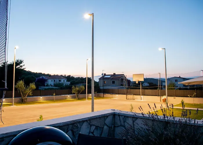 Luxury Alkar With Swimming Pool Daire Ražanj