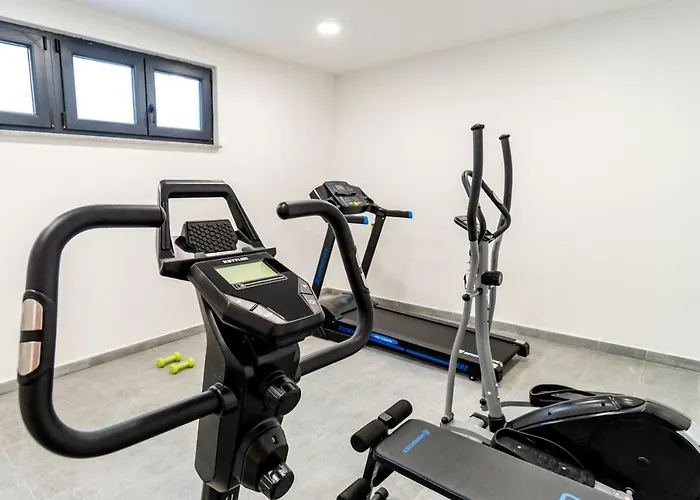 Luxury Alkar With Swimming Pool Ražanj