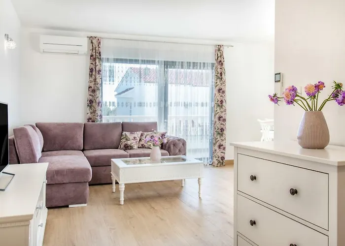 Daire Luxury Alkar With Swimming Pool