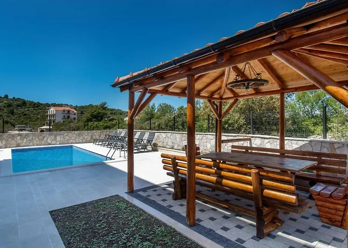 Luxury Alkar With Swimming Pool Daire *