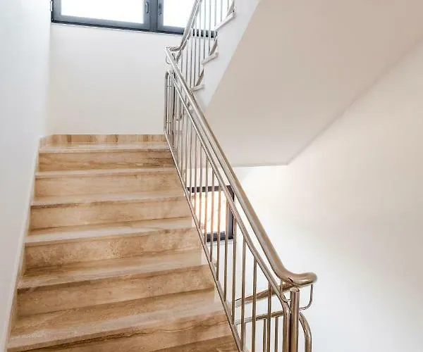 Daire Luxury Alkar With Swimming Pool