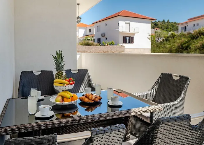 Luxury Alkar With Swimming Pool