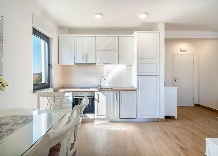 Luxury Alkar With Swimming Pool Daire Ražanj