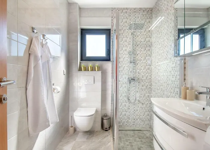 Luxury Alkar With Swimming Pool