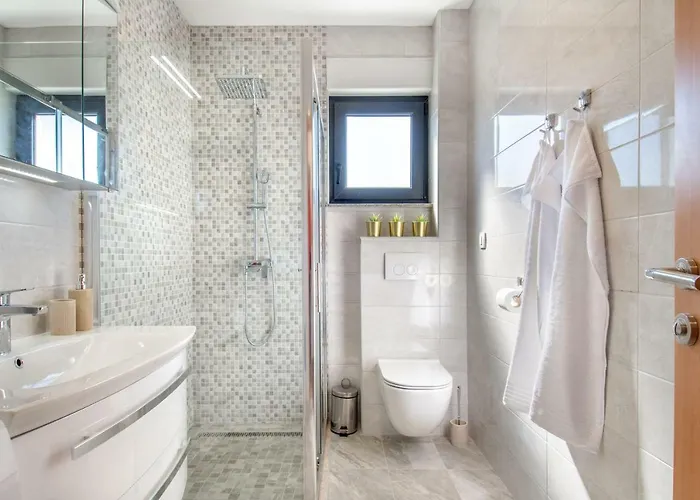 Luxury Alkar With Swimming Pool Ražanj