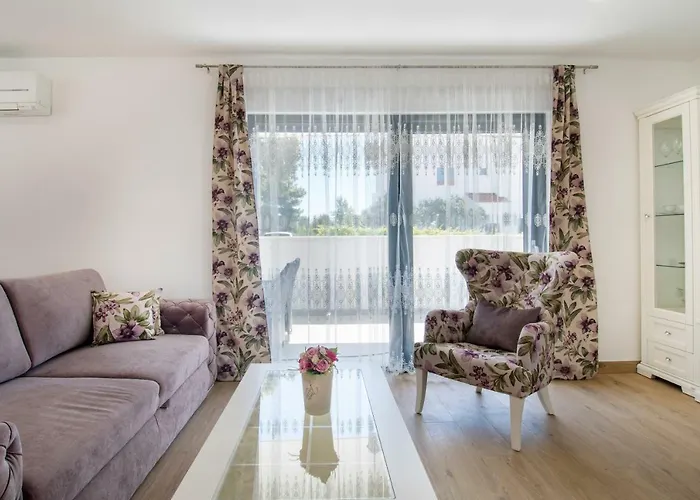 Daire Luxury Alkar With Swimming Pool Ražanj