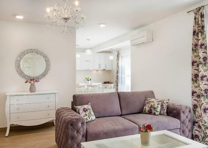 Luxury Alkar With Swimming Pool * Ražanj