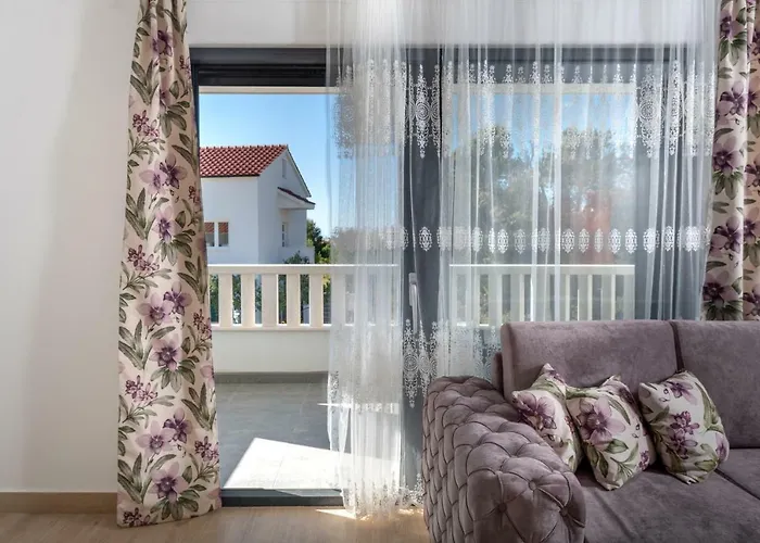 Luxury Alkar With Swimming Pool Lägenhet Ražanj