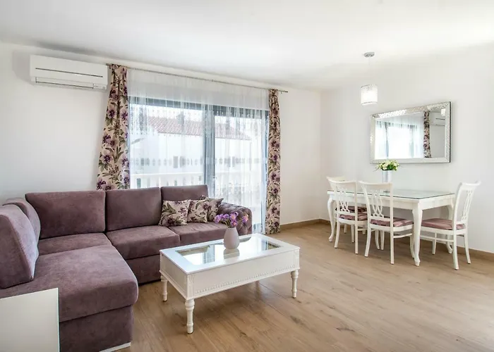 Luxury Alkar With Swimming Pool * Ražanj