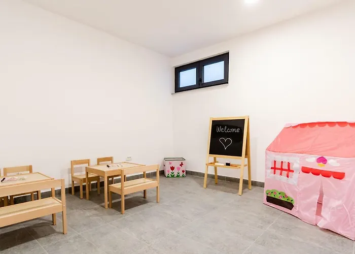 Luxury Alkar With Swimming Pool Daire