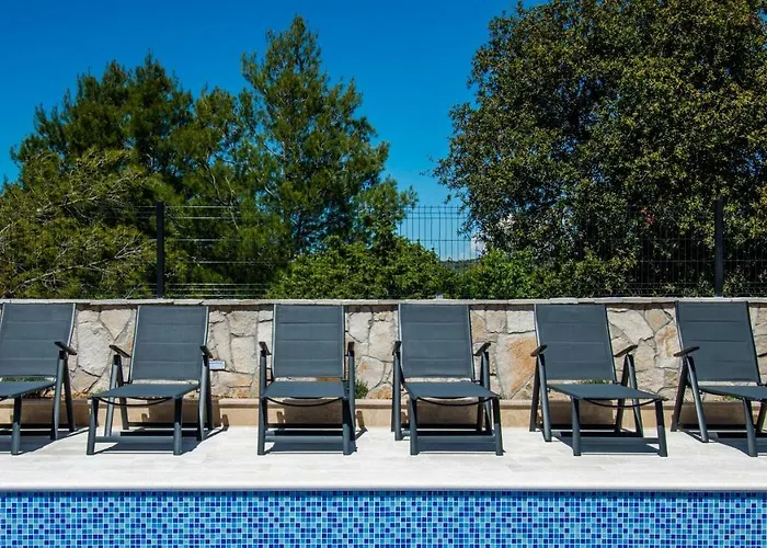 Lägenhet Luxury Alkar With Swimming Pool *