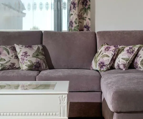 Lägenhet Luxury Alkar With Swimming Pool