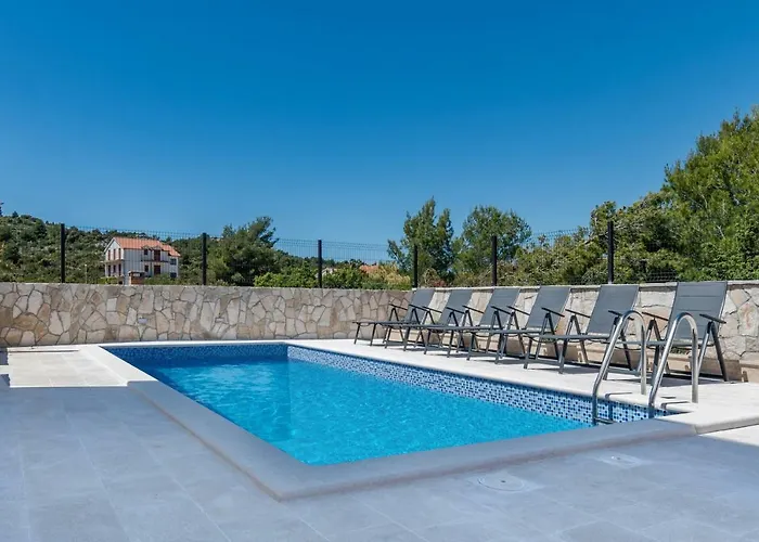 Lägenhet Luxury Alkar With Swimming Pool