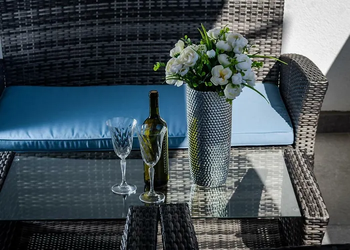 شقة Luxury Alkar With Swimming Pool *