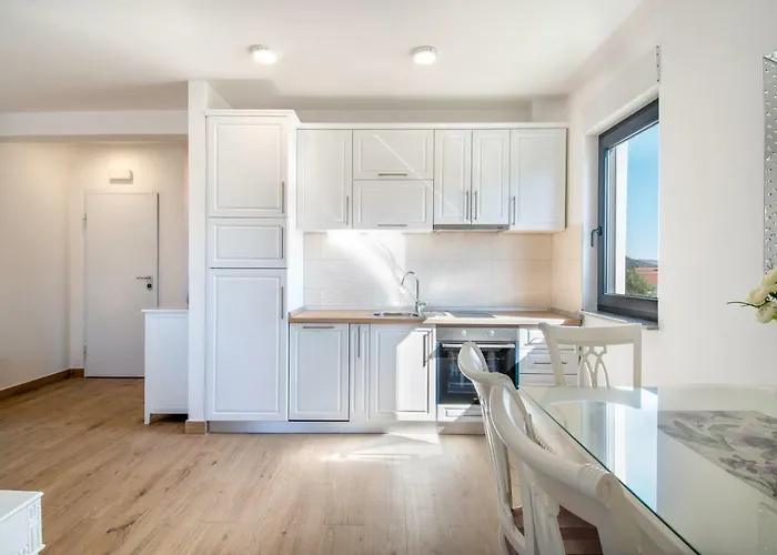 Luxury Alkar With Swimming Pool *